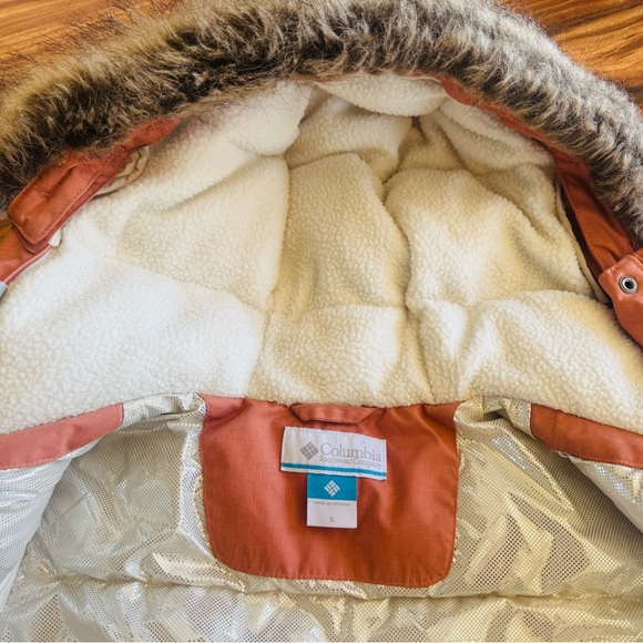 Columbia Women’s Hooded Parka Jacket in Dark Dusty Pink - Picture 3 of 3